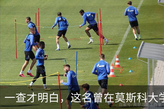 一查才明白，这名曾在莫斯科大学课堂上身披旭日旗的南京留学生，竟然也跻身俄罗斯最有分量的人文平台之一